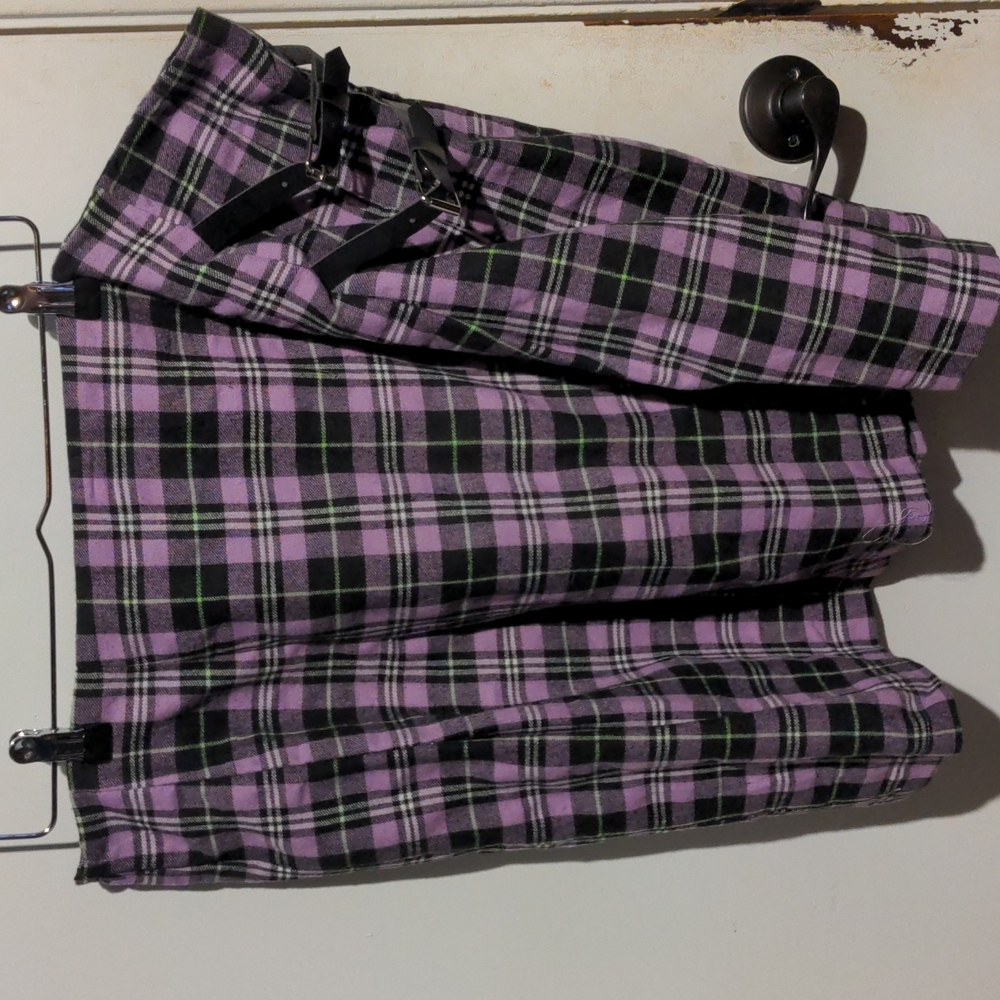 4xl purple and black plaid tartan with belts, never been worn